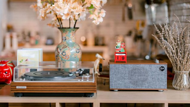 Interior Design with Small Vintage Decor Pieces