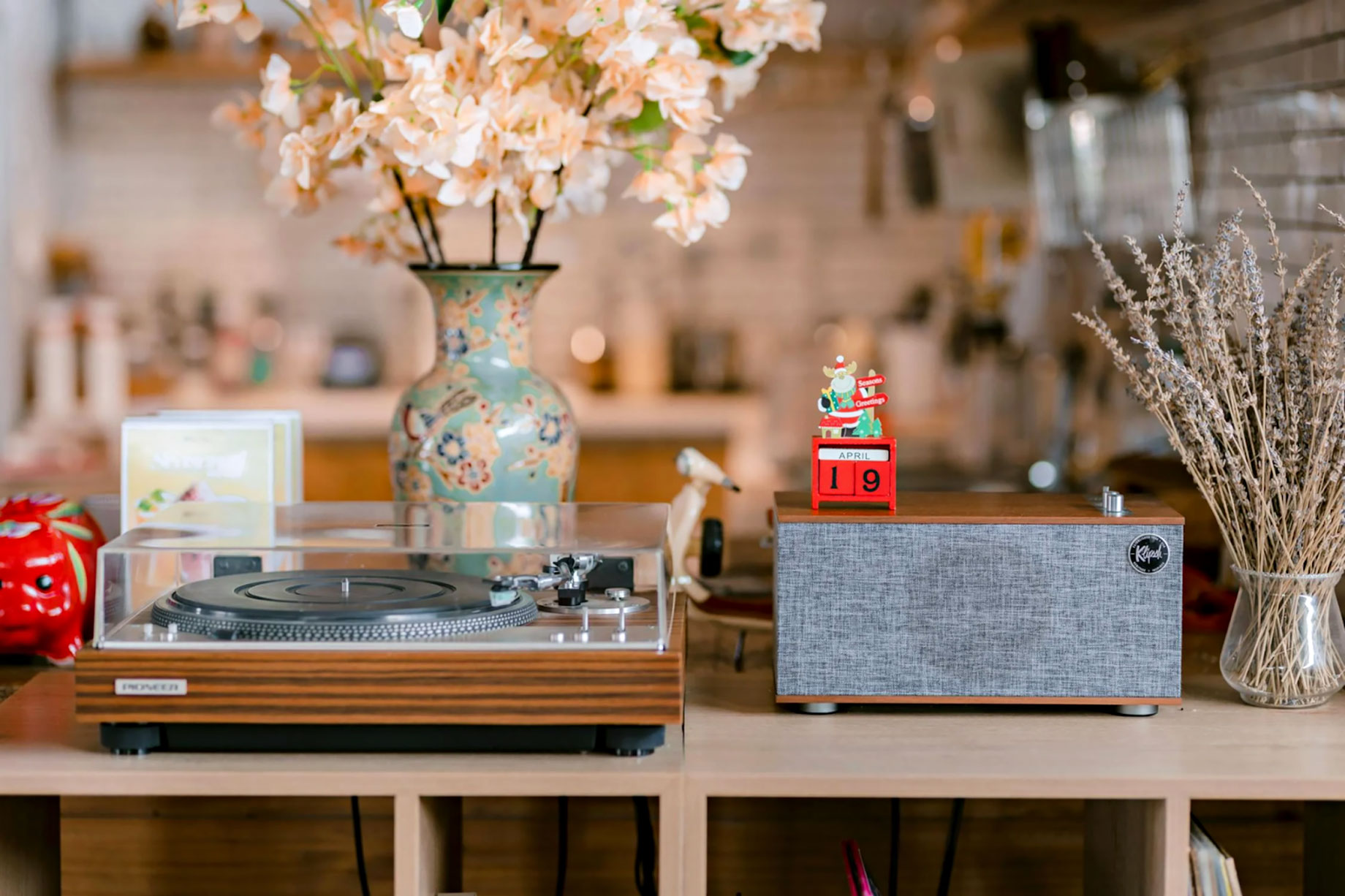 Interior Design with Small Vintage Decor Pieces