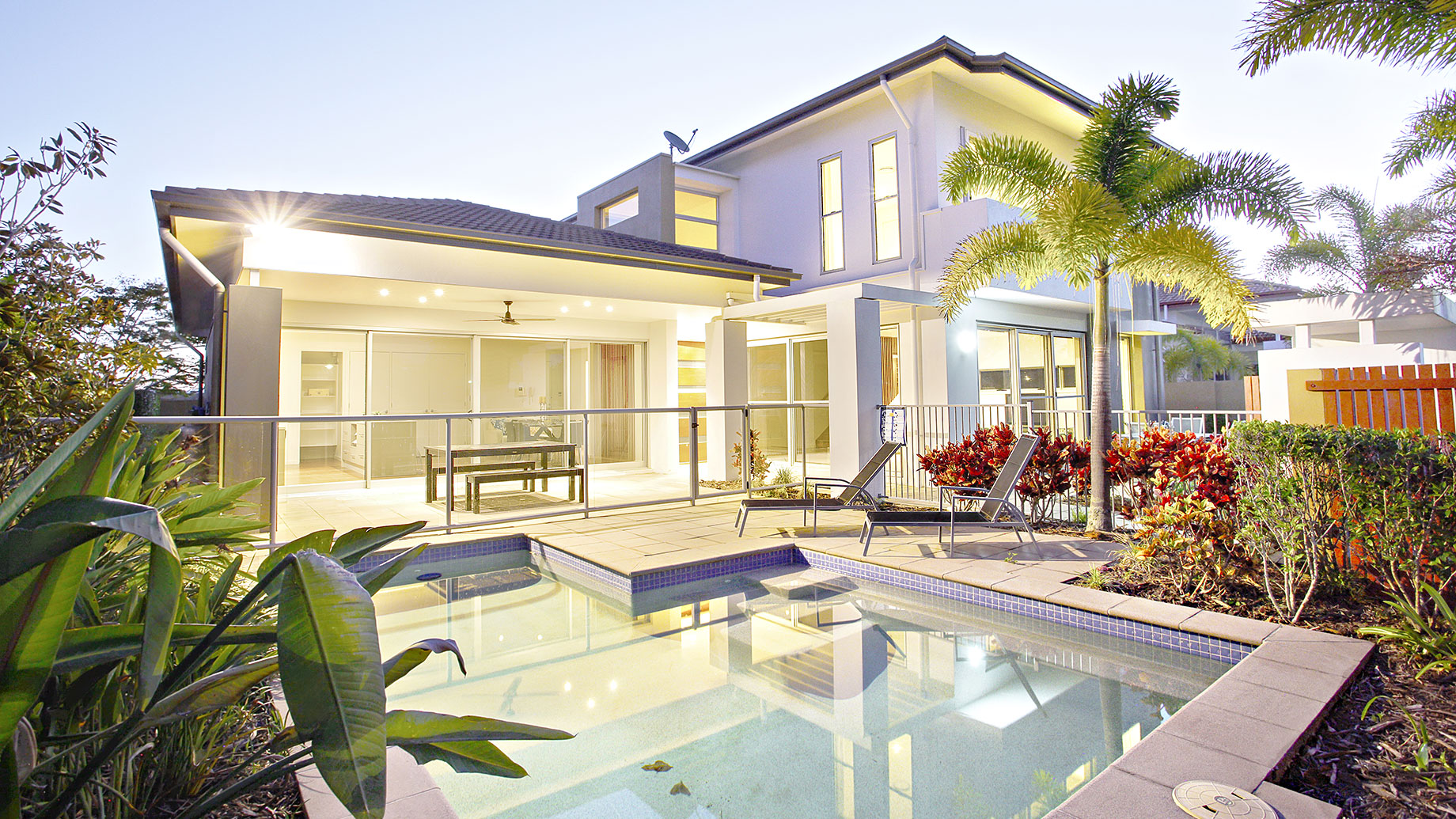 Luxury House with Swimming Pool and Tropical Garden