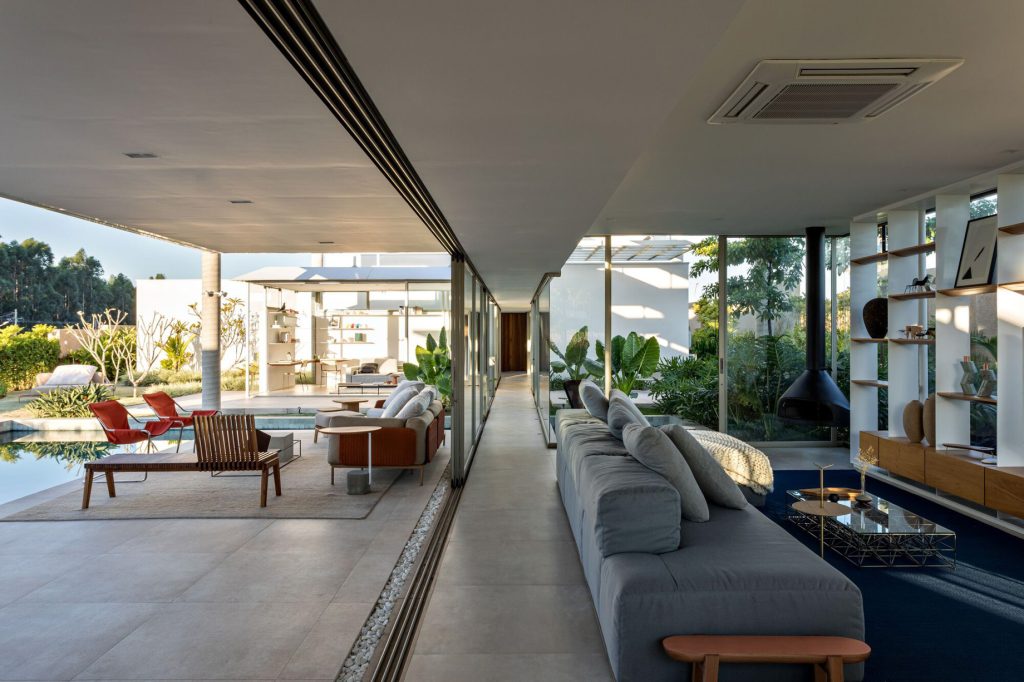 Shadow House Residence - Campinas, Sao Paulo, Brazil - 15
