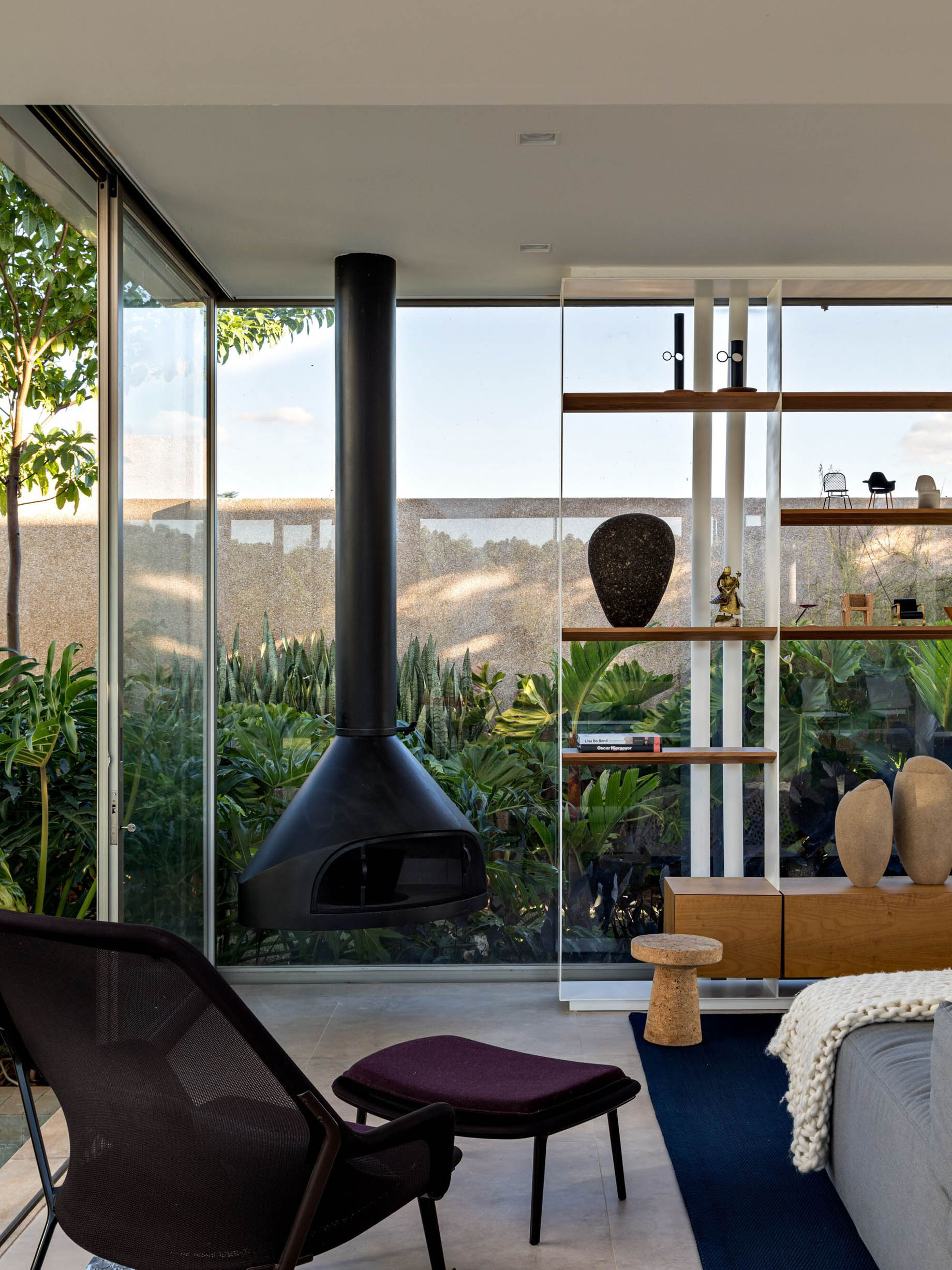 Shadow House Residence – Campinas, Sao Paulo, Brazil – 17