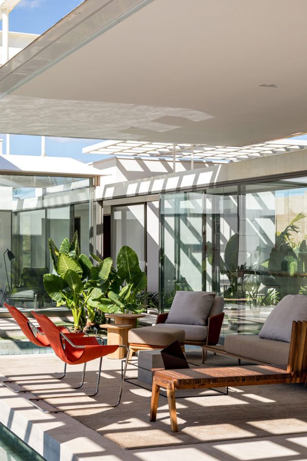 Shadow House Residence - Campinas, Sao Paulo, Brazil - 24