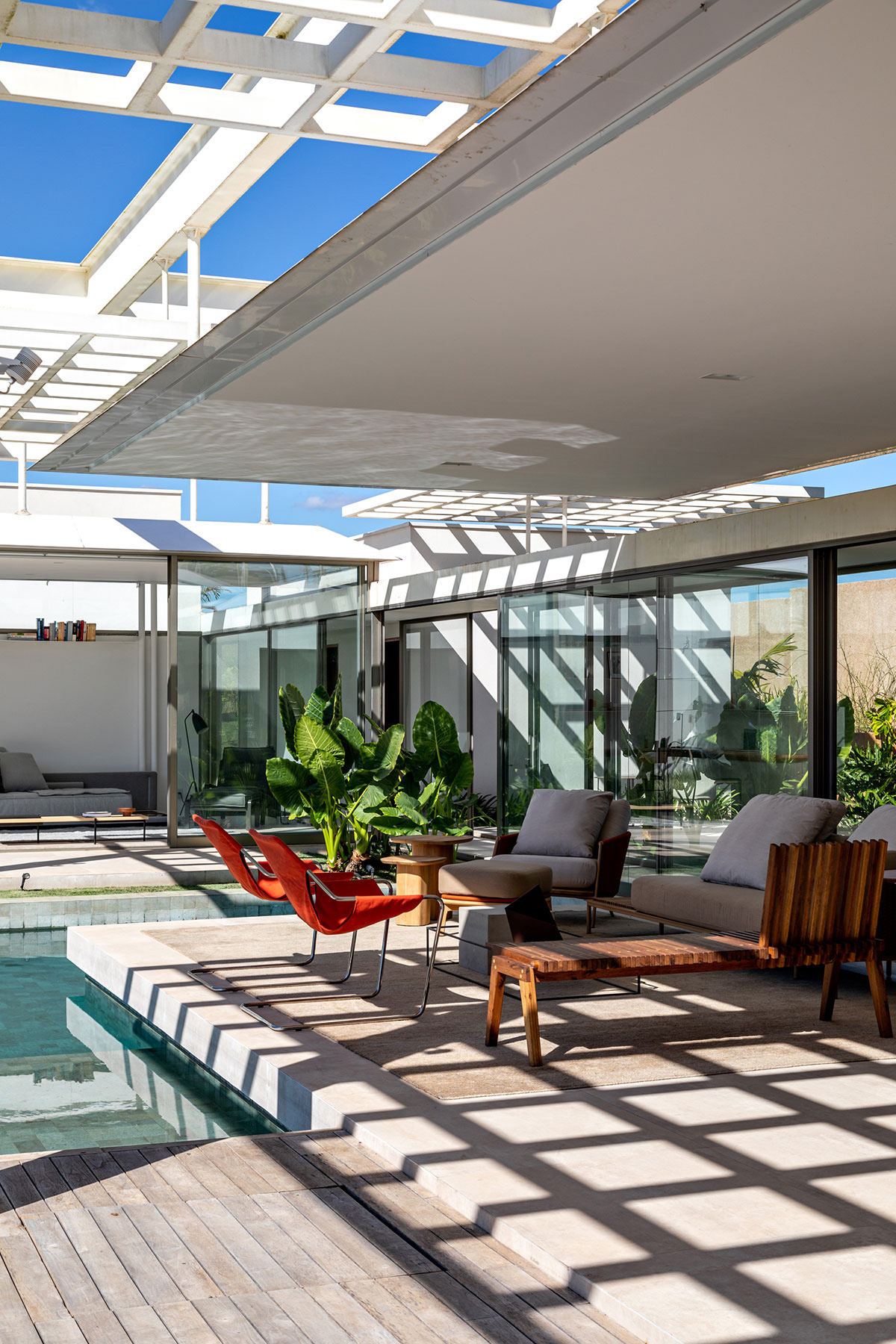 Shadow House Residence – Campinas, Sao Paulo, Brazil – 25