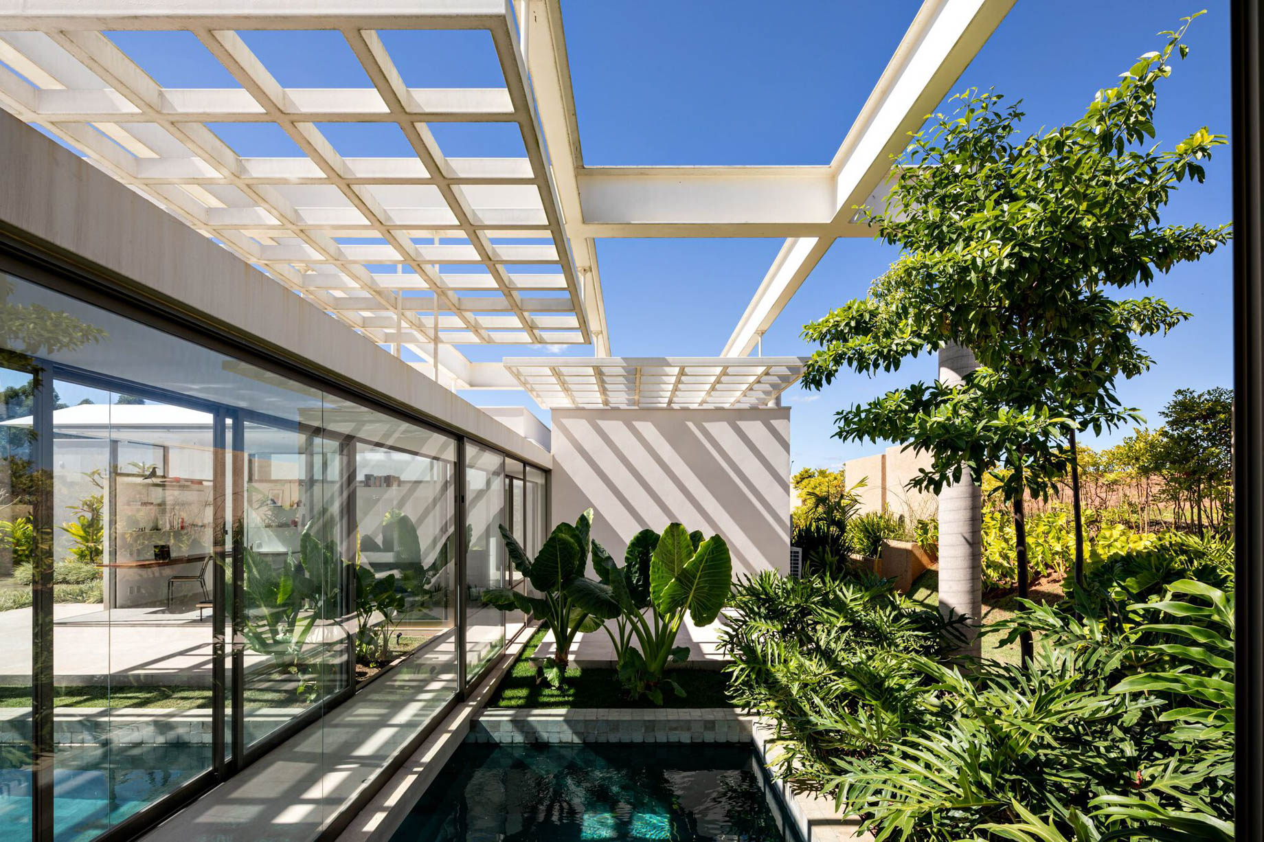 Shadow House Residence – Campinas, Sao Paulo, Brazil – 30