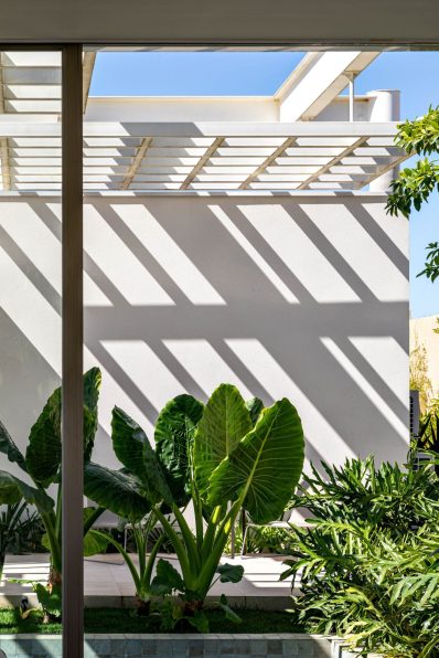 Shadow House Residence - Campinas, Sao Paulo, Brazil - 32