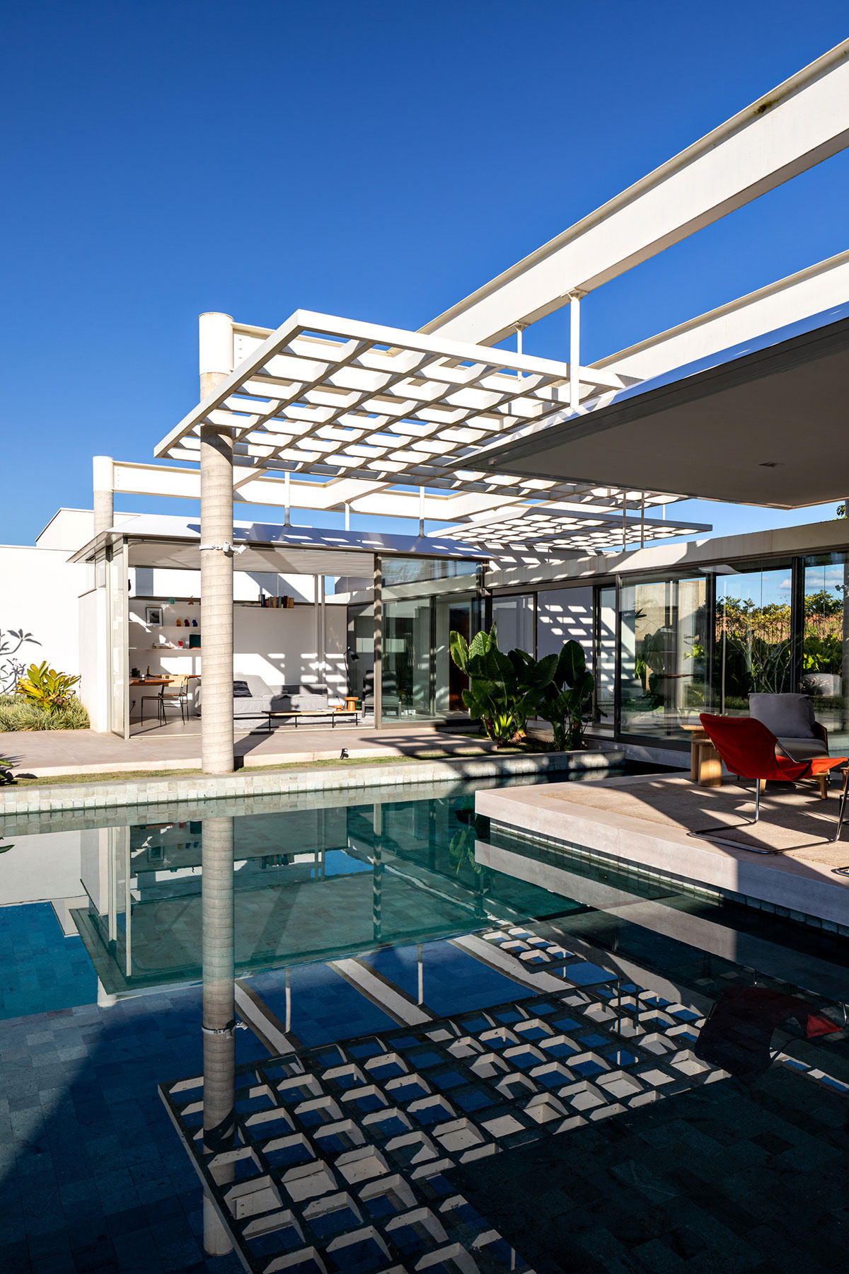 Shadow House Residence – Campinas, Sao Paulo, Brazil – 37