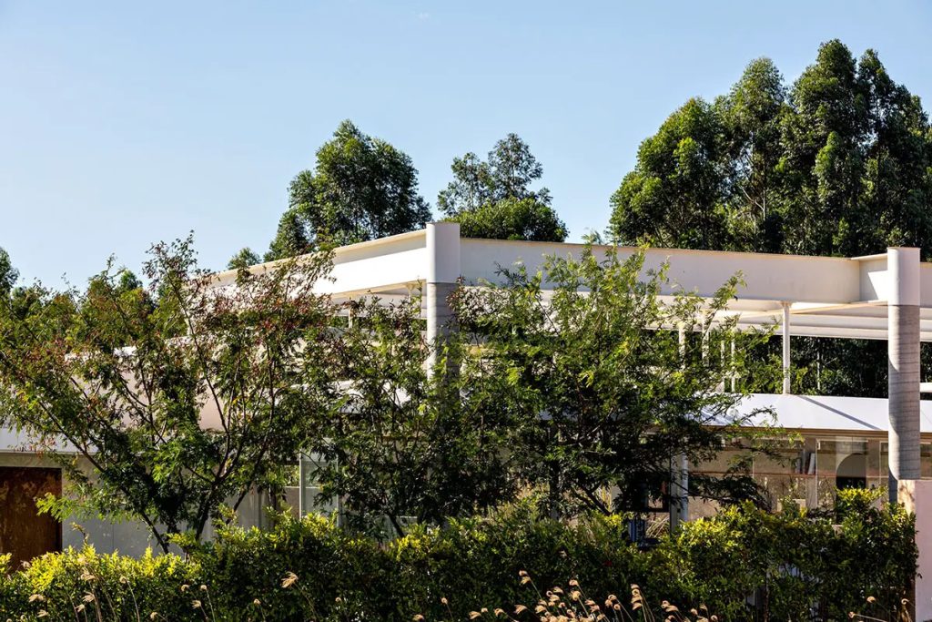 Shadow House Residence - Campinas, Sao Paulo, Brazil - 4