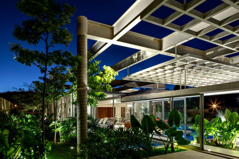 Shadow House Residence - Campinas, Sao Paulo, Brazil - 40
