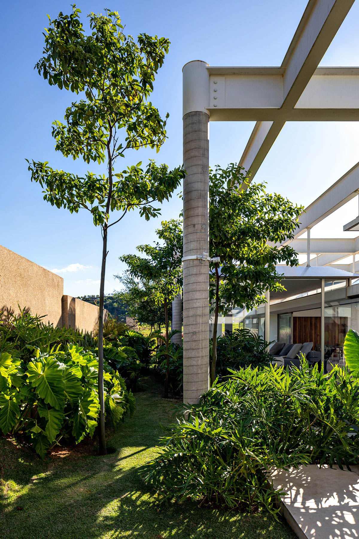 Shadow House Residence – Campinas, Sao Paulo, Brazil – 5