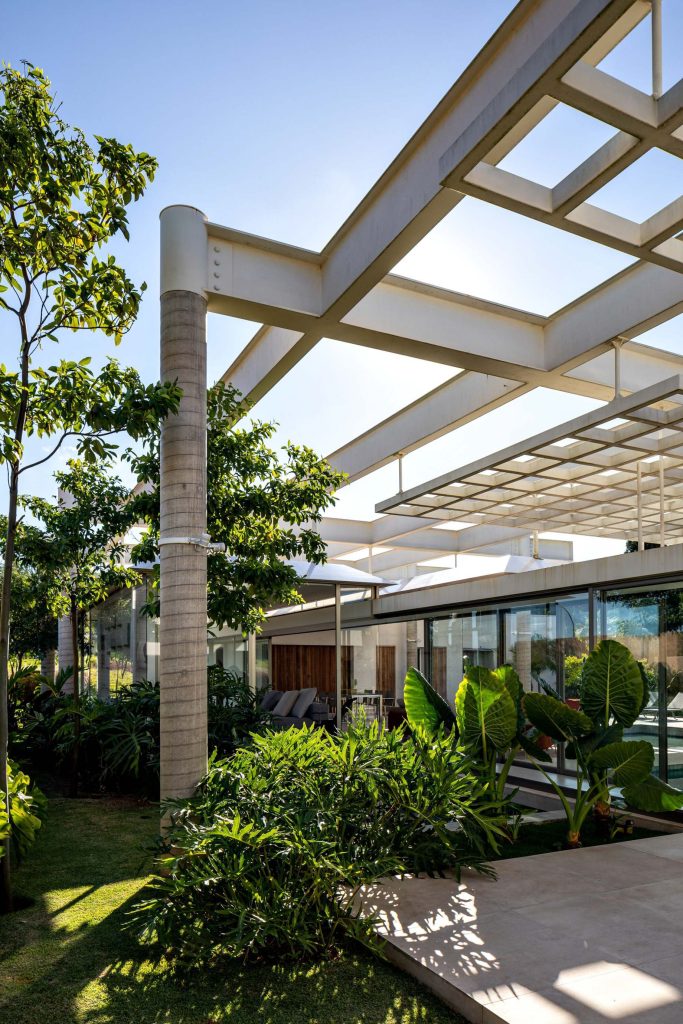 Shadow House Residence - Campinas, Sao Paulo, Brazil - 6