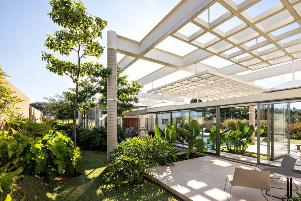 Shadow House Residence - Campinas, Sao Paulo, Brazil - 7