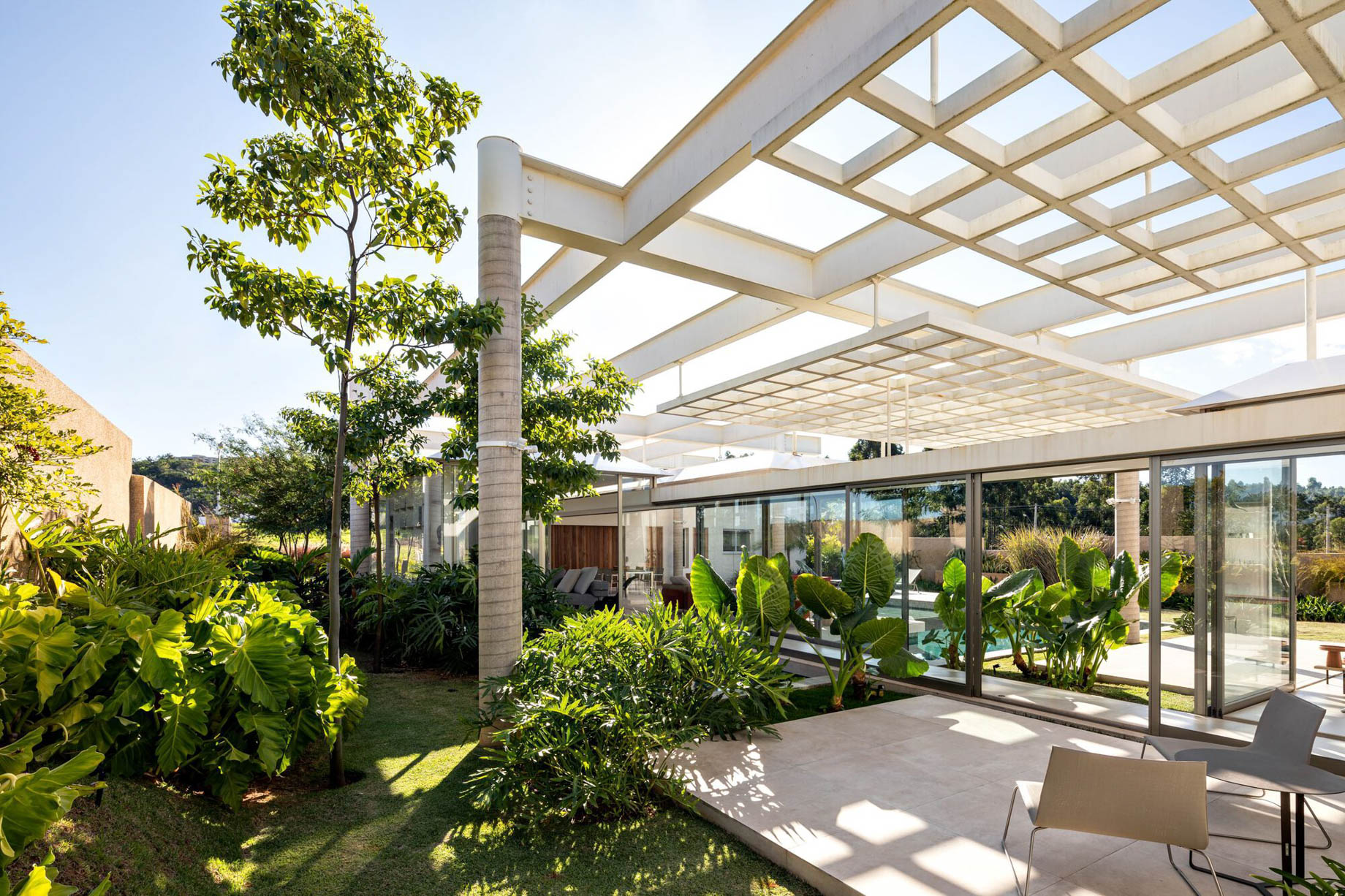Shadow House Residence – Campinas, Sao Paulo, Brazil – 7