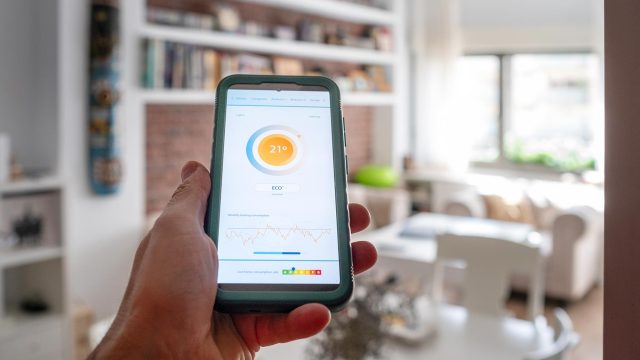 Temperature Control in Smart Home on Smartphone