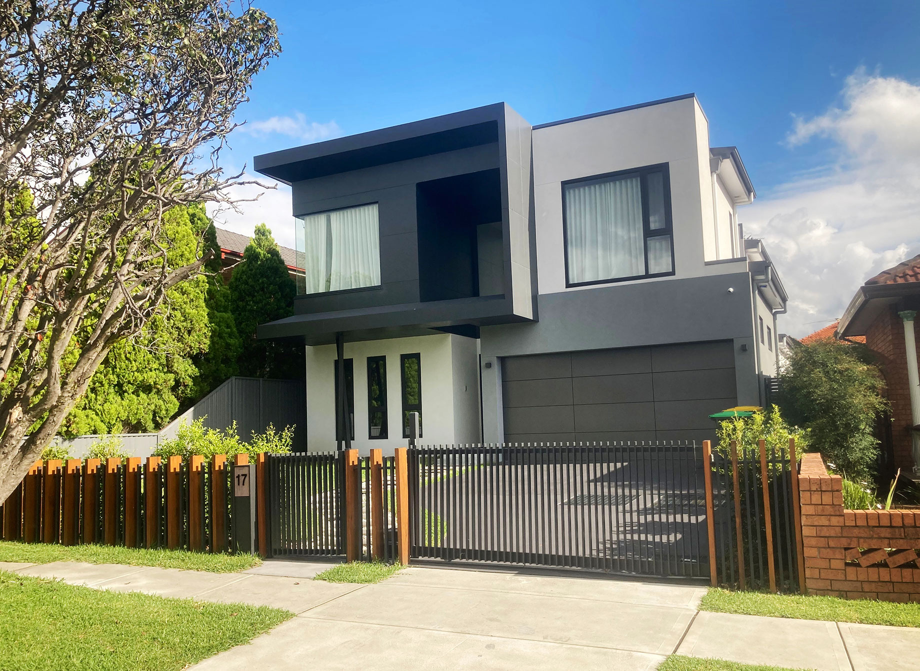 Modern Contemporary Home with a Modern Fence in Sydney, Australia