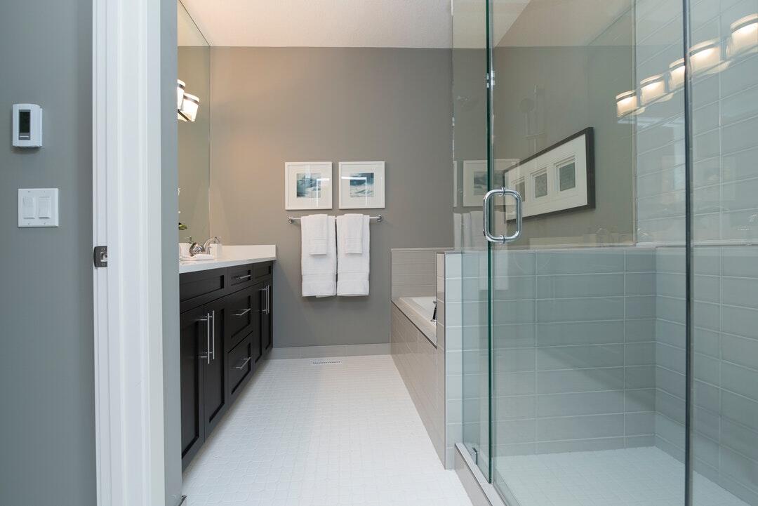 Innovative Bathroom Remodeling Ideas for a Modern Home