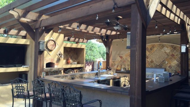 Best Outdoor Kitchen Layouts for Function and Style