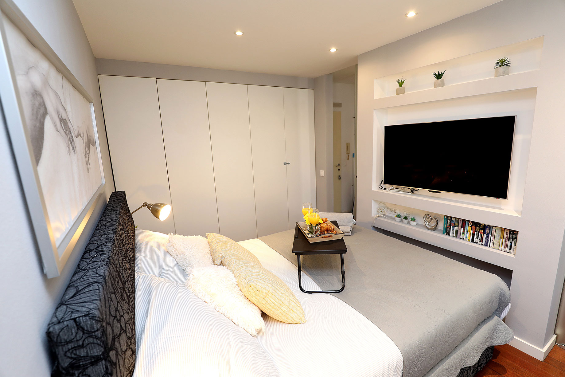 Bed with TV Mountain Footside with Side-to-Side Access