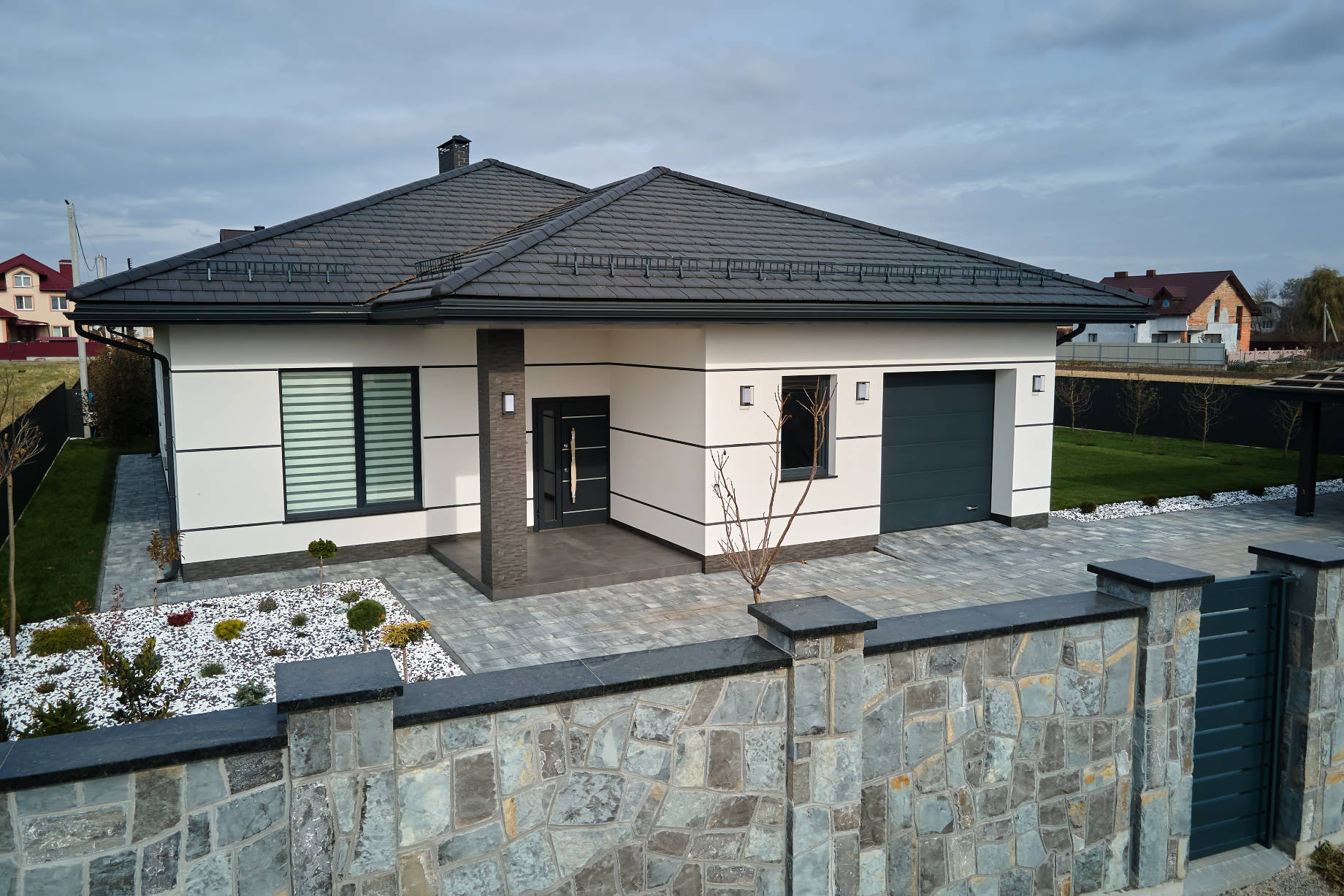 New House Cottage with Fenced Frontyard