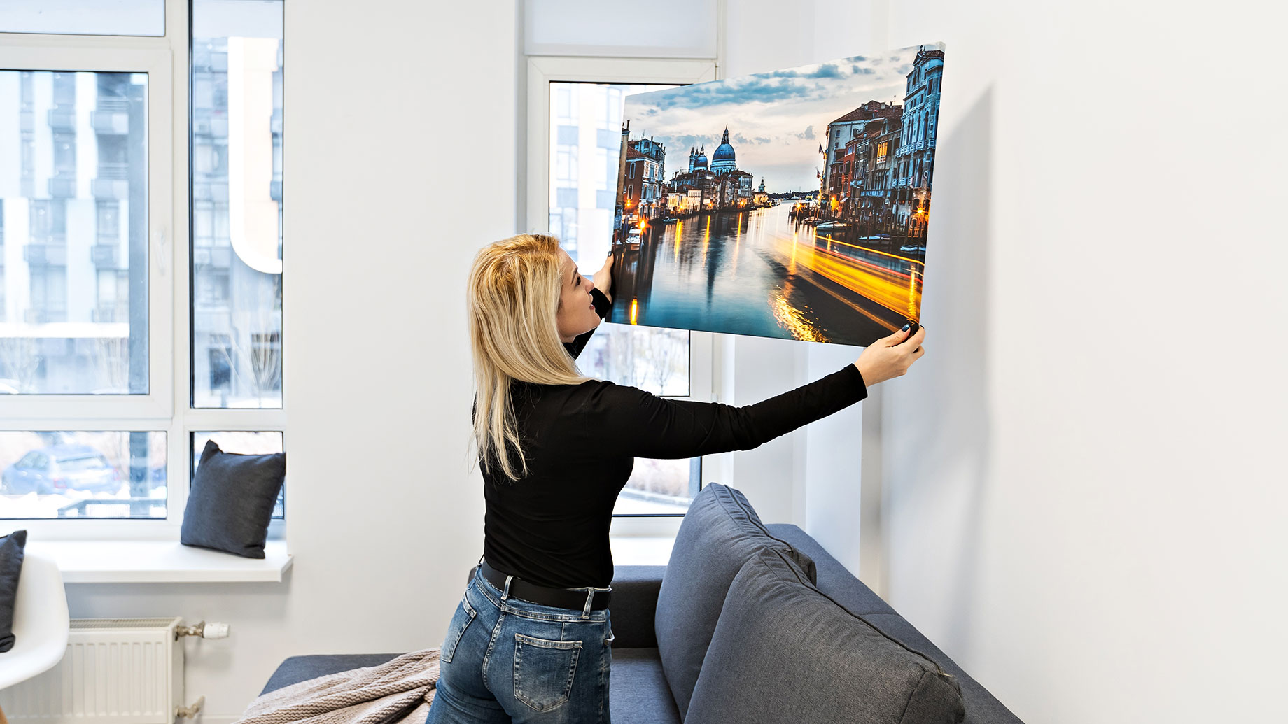 Putting Canvas Print of Venice on the Wall