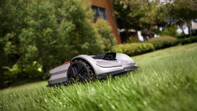 Sunseeker’s X7 - Robotic Lawn Mower