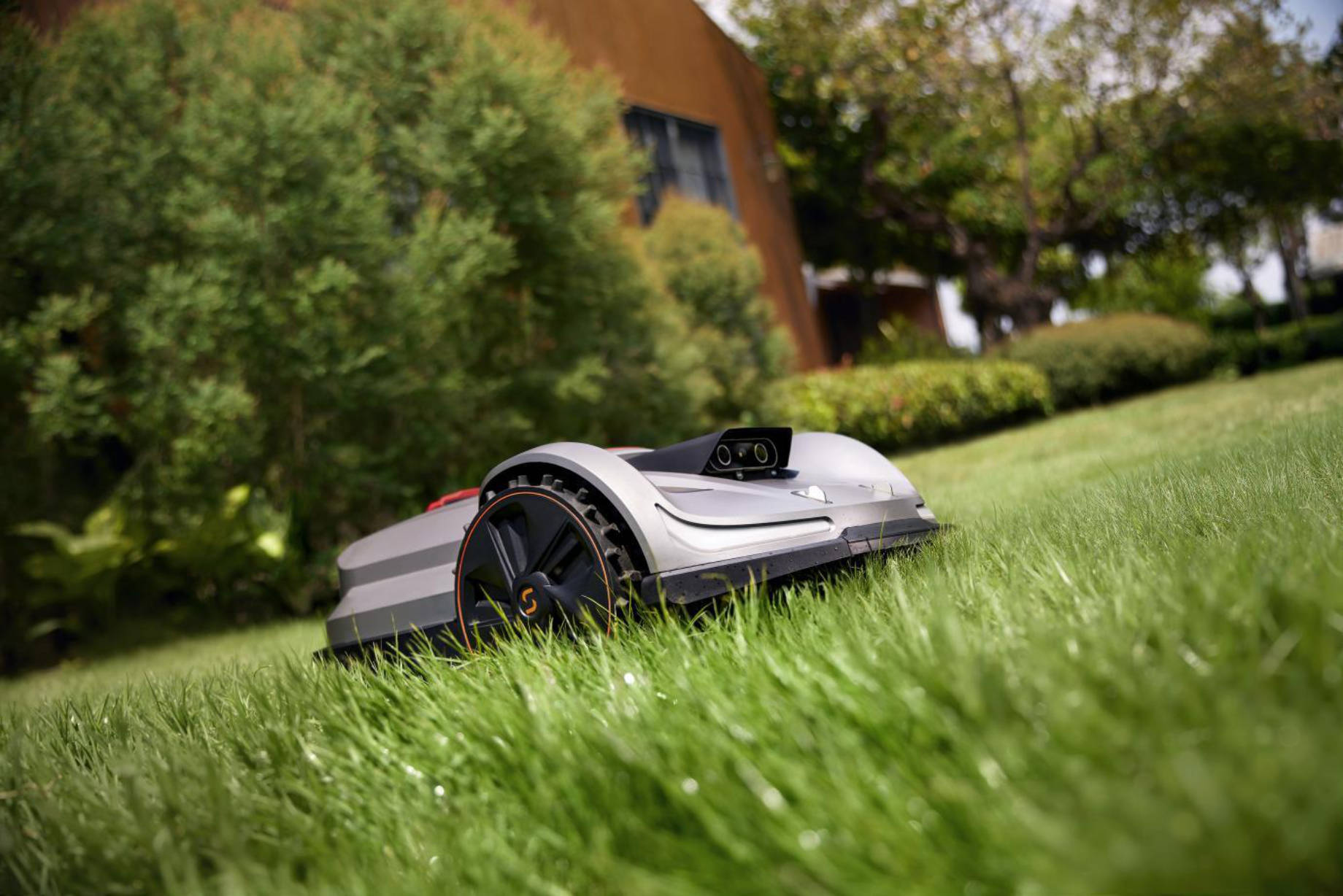 Sunseeker’s X7 - Robotic Lawn Mower