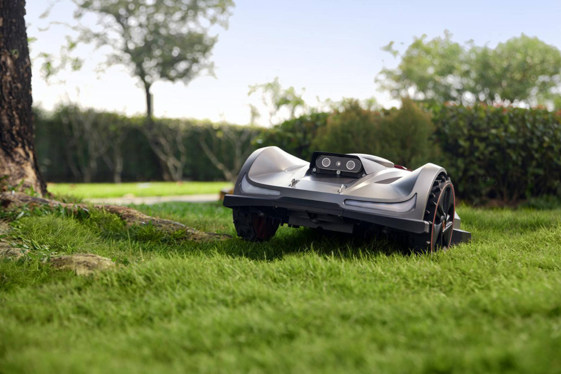 Sunseeker’s X7 - Robotic Lawn Mower