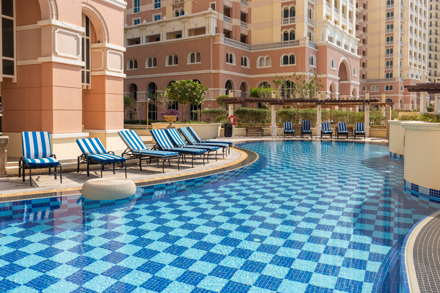 The Pearl Qatar - Porto Arabia - Swimming Pool at Luxury Apartments