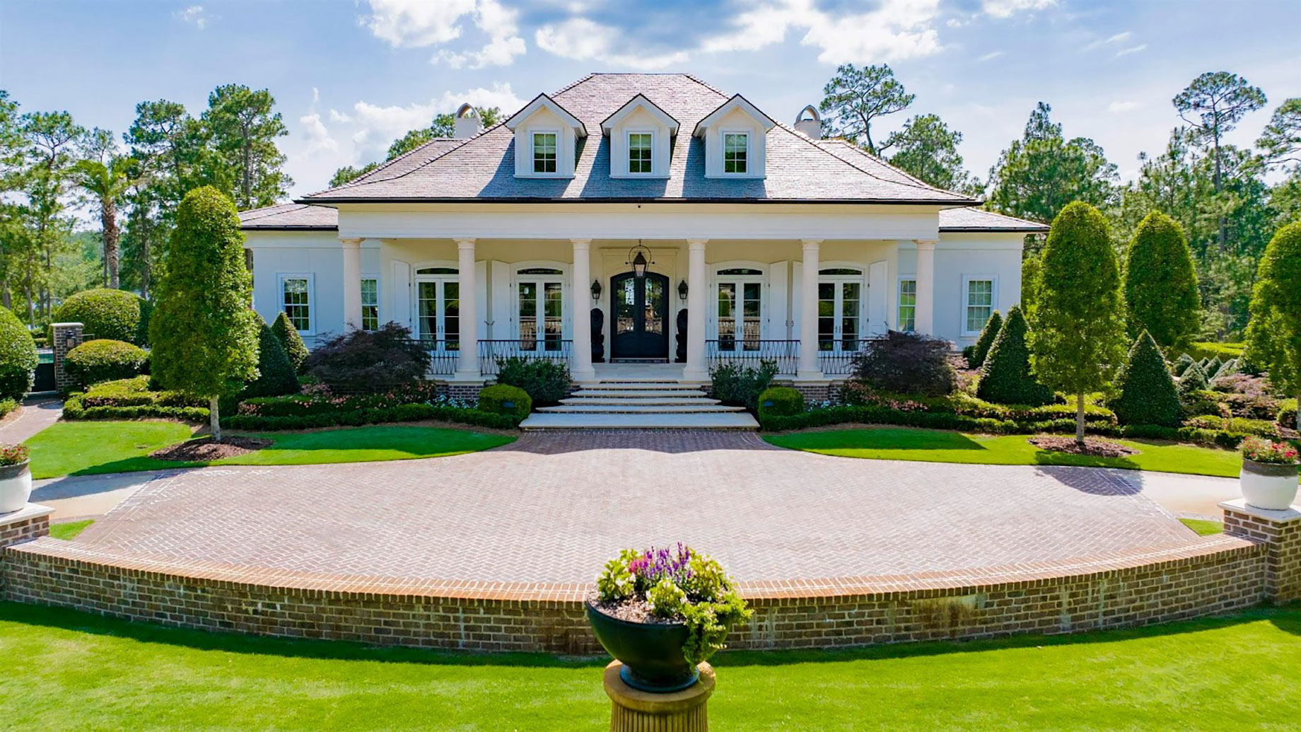 Beautiful Luxury Mansion Surrounded by Nature