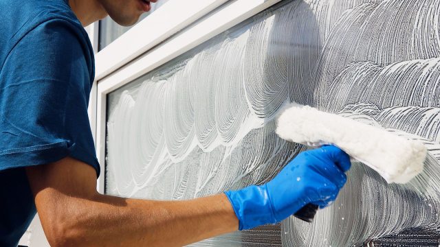 Cleaning Exterior of House Window