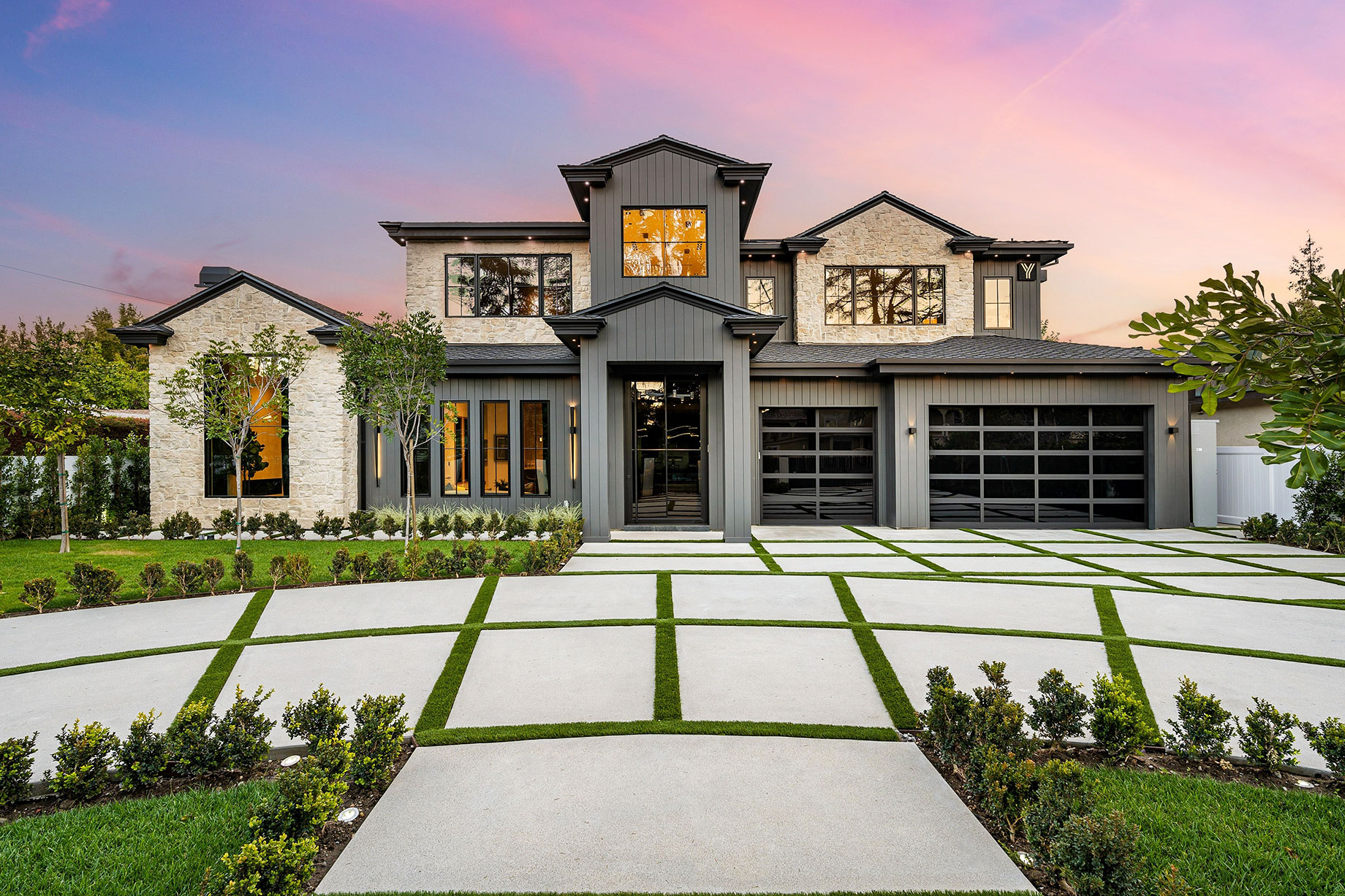 Modern Luxury House with Large Driveway