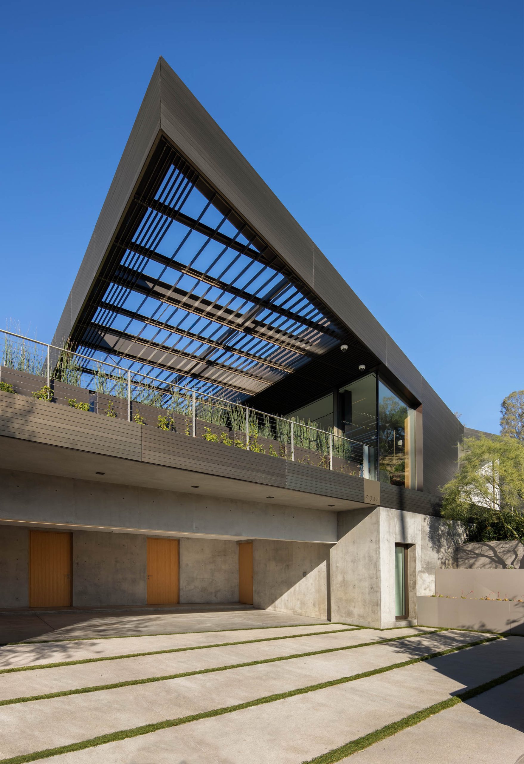 The Bronze House – 9344 Nightingale Dr, Los Angeles, CA, USA – 3