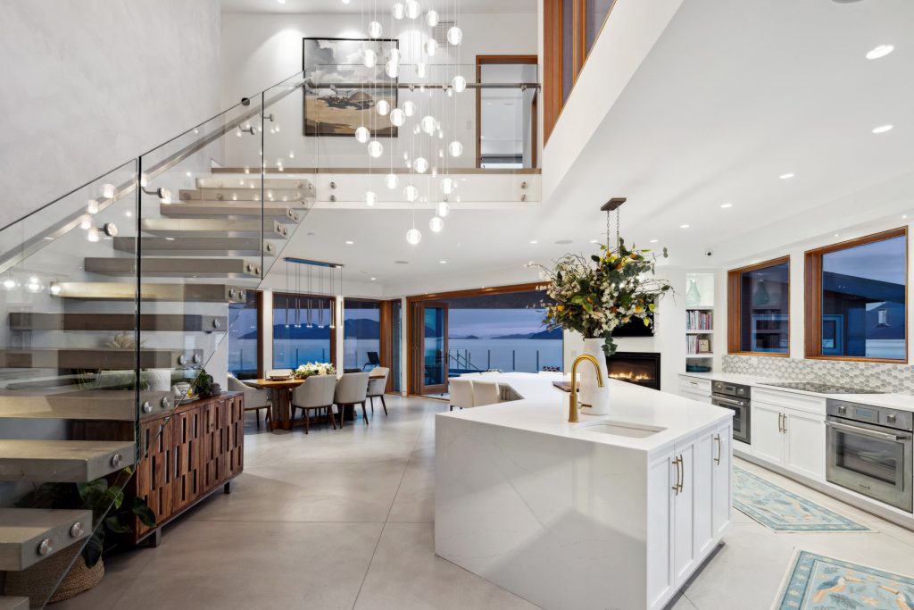 15 Brunswick Beach Rd, Lions Bay, BC, Canada - 14