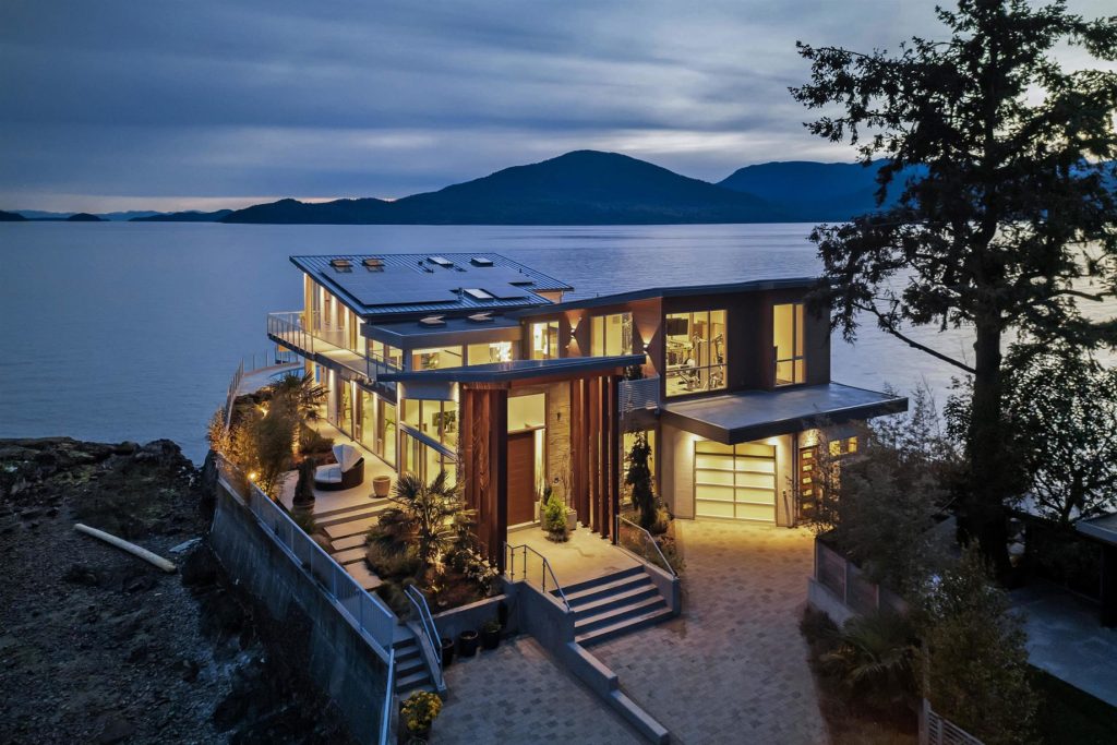 15 Brunswick Beach Rd, Lions Bay, BC, Canada - 2