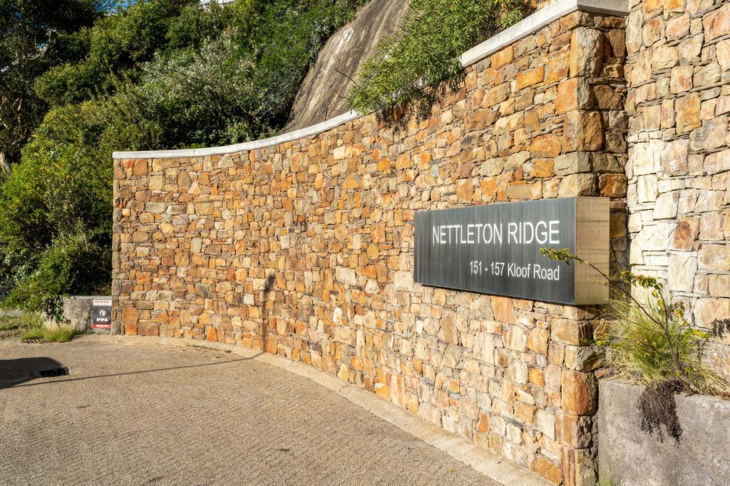 Pengilly House Iron Man Villa - Kloof Rd, Cape Town, South Africa - 2