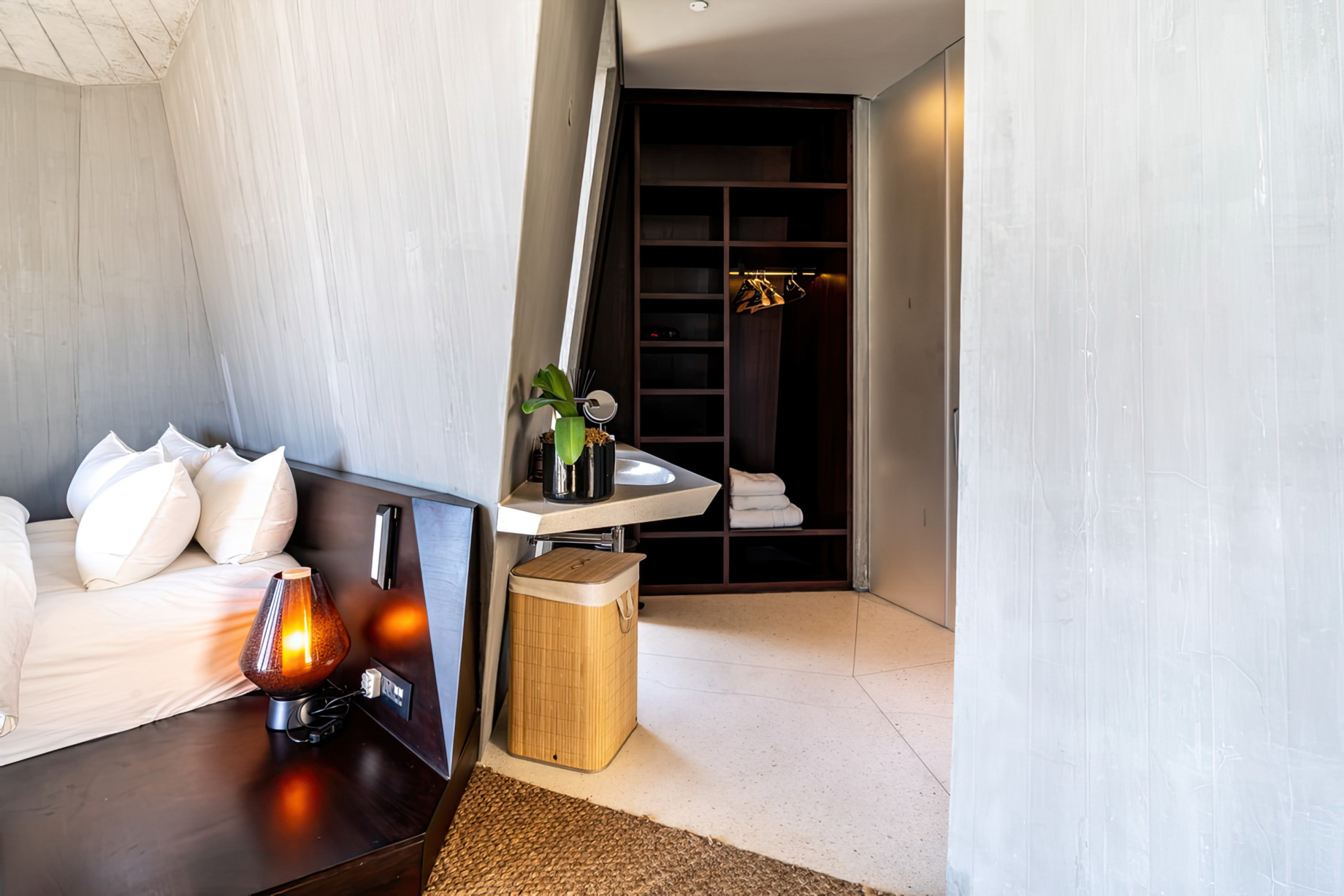 Pengilly House Iron Man Villa – Kloof Rd, Cape Town, South Africa – 51