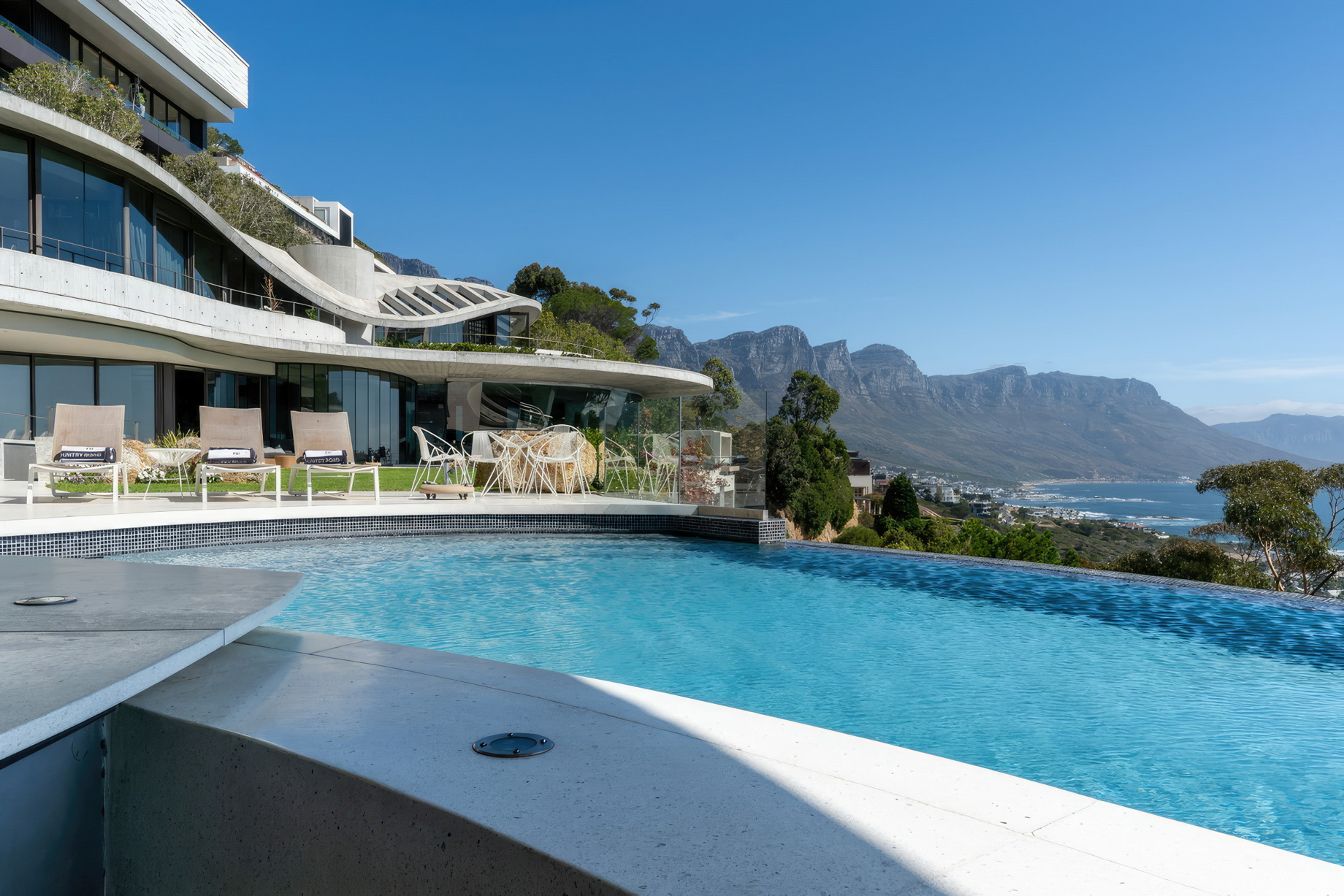 Pengilly House Iron Man Villa – Kloof Rd, Cape Town, South Africa – 68