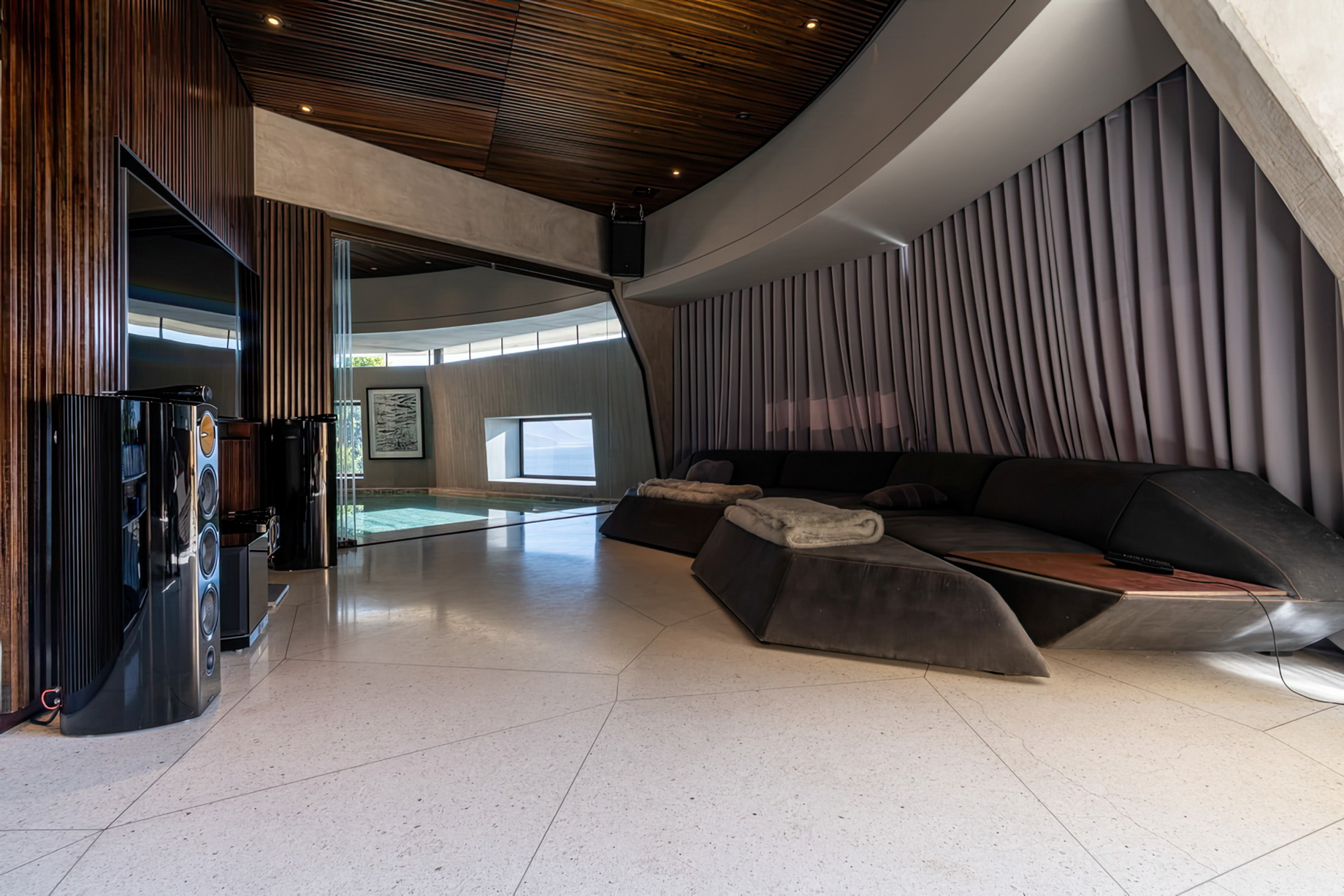 Pengilly House Iron Man Villa – Kloof Rd, Cape Town, South Africa – 76