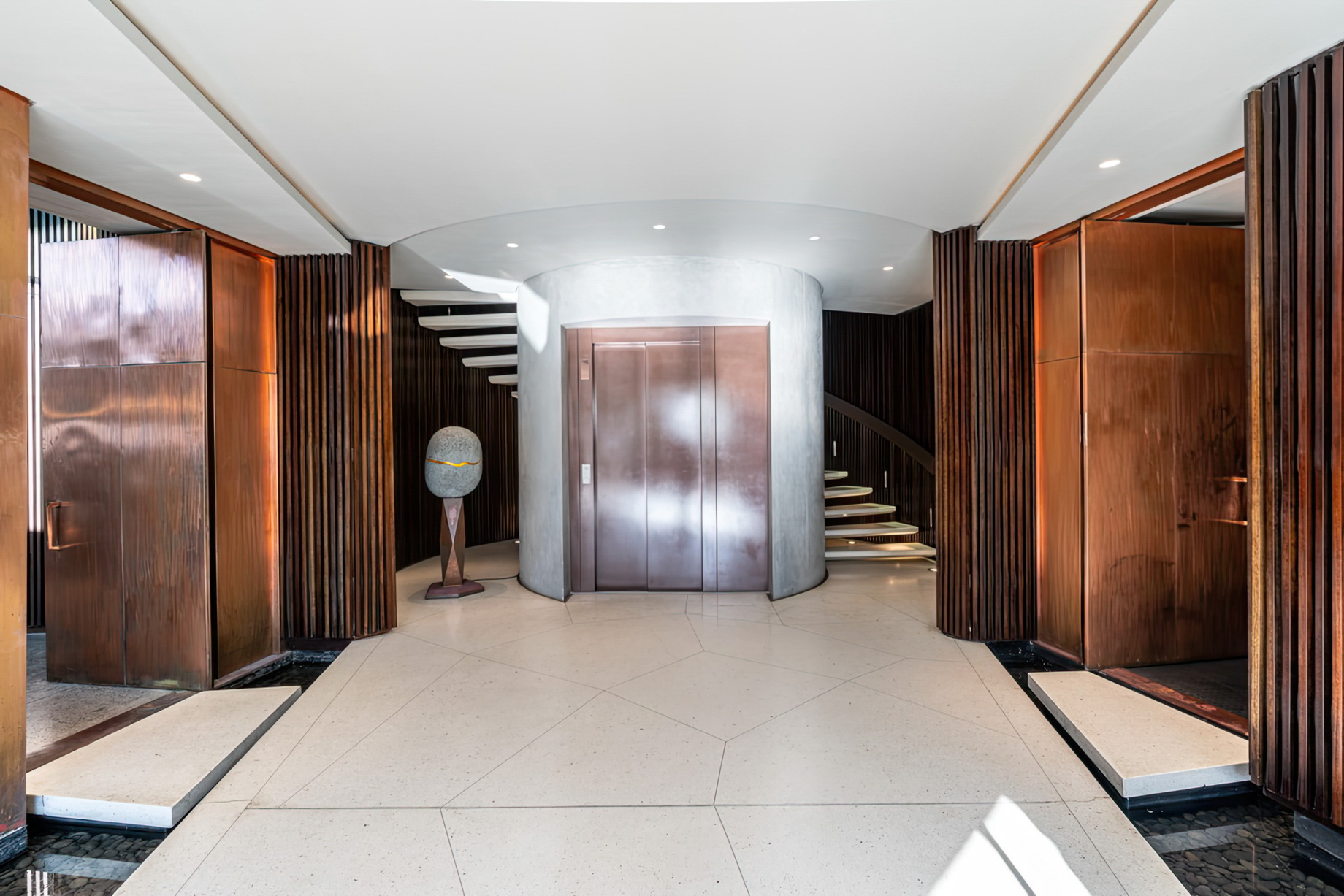 Pengilly House Iron Man Villa – Kloof Rd, Cape Town, South Africa – 87