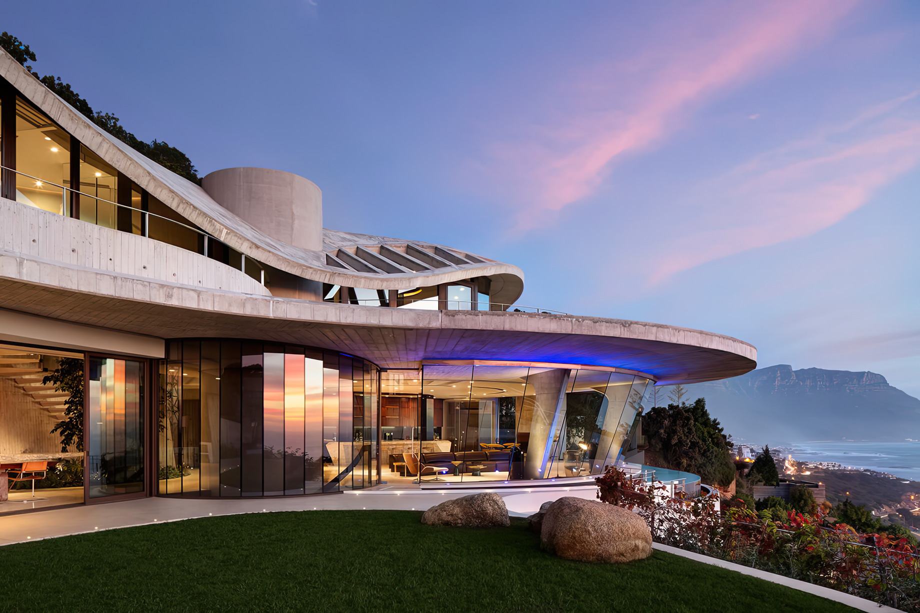 Pengilly House Iron Man Villa – Kloof Rd, Cape Town, South Africa – 92