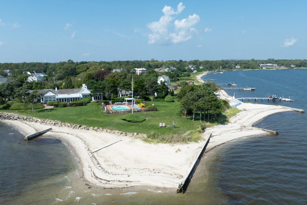 The Point - 16 Point Road, Bellport Village, New York, NY, USA - 2