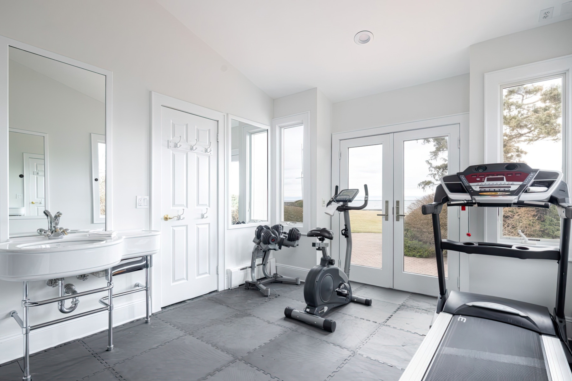 The Point – 16 Point Road, Bellport Village, New York, NY, USA – 23