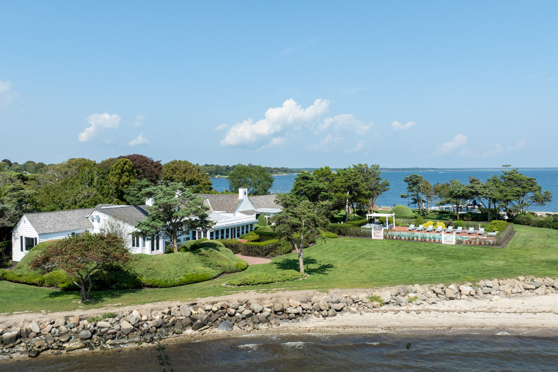 The Point – 16 Point Road, Bellport Village, New York, NY, USA – 3