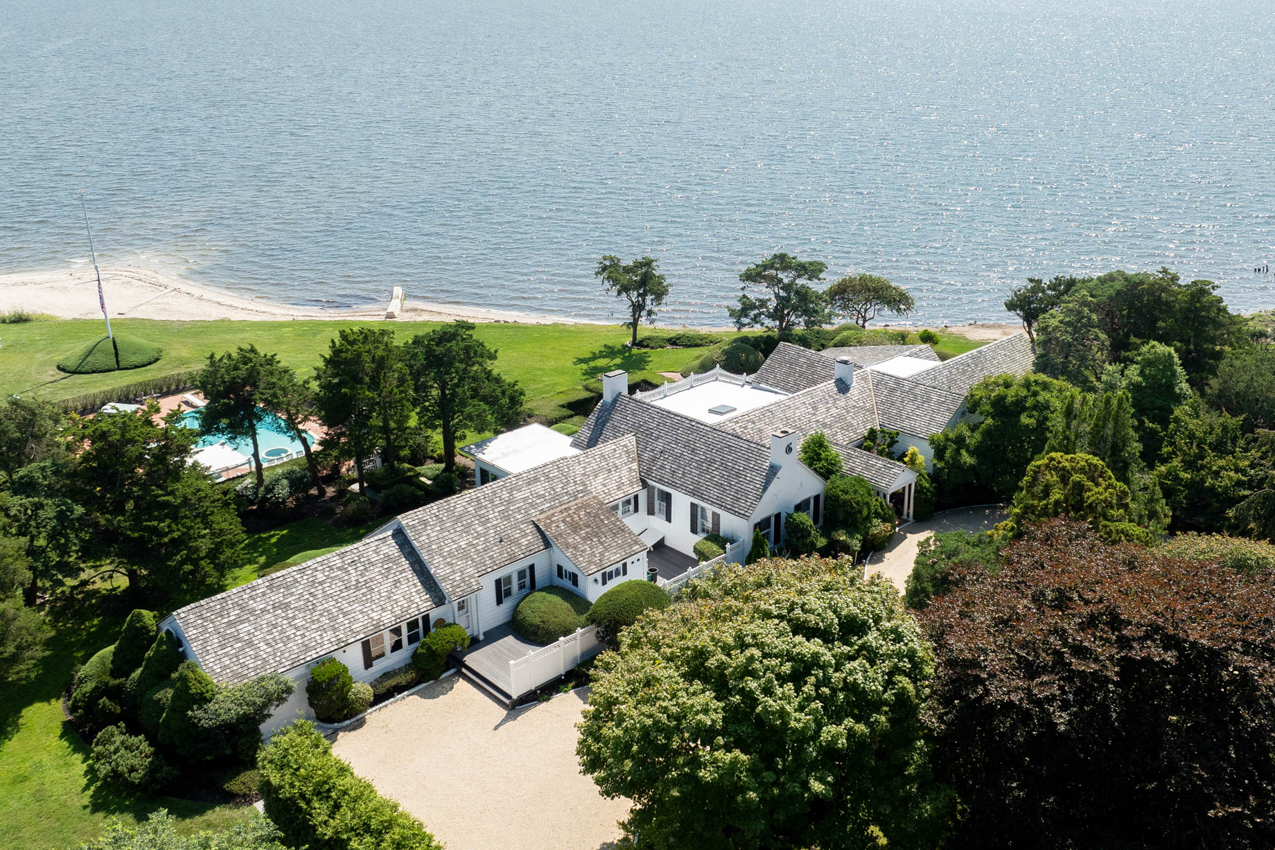 The Point – 16 Point Road, Bellport Village, New York, NY, USA – 8