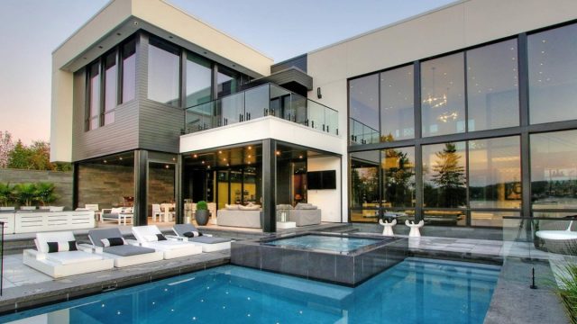 Designing a Pool That Feels Calm Even When It’s Large