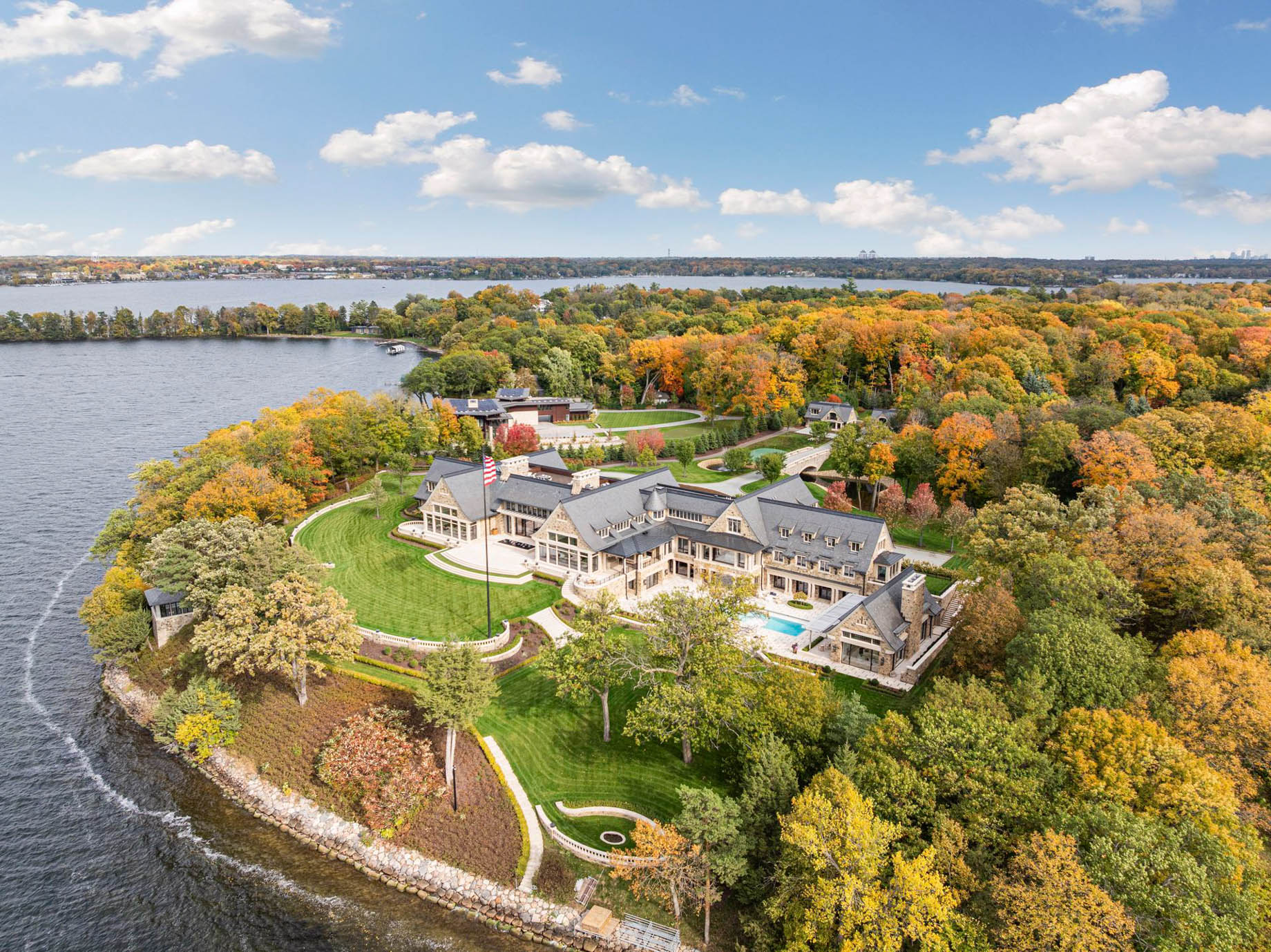 Lake Point Estate – 2770 Gale Road, Wayzata, MN, USA – 17