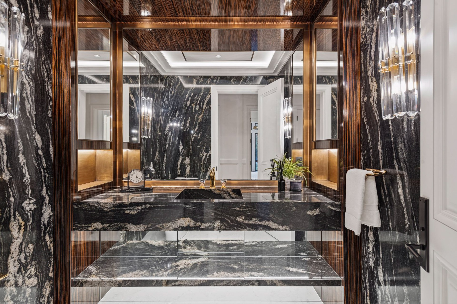 Lake Point Estate – 2770 Gale Road, Wayzata, MN, USA – 98