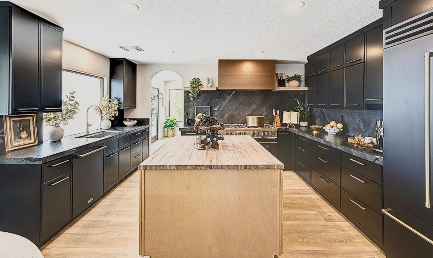 Picture of Govee RGBIC Floor Lamp Basic, 1000lm LED Corner Lamp ... - Amazon