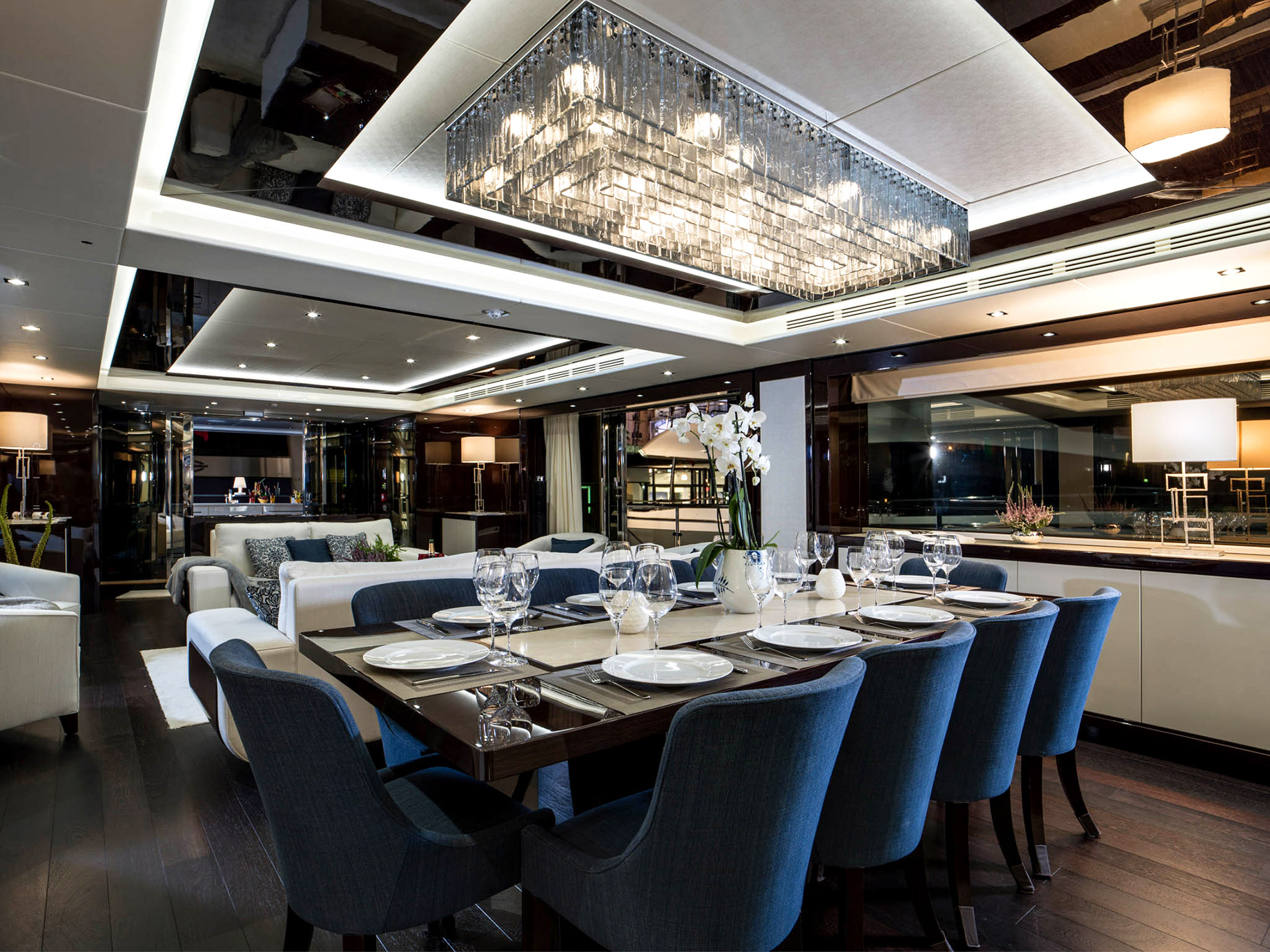 Superyacht FLEUR Dining with Murano Chandelier - The Glass House at Sea
