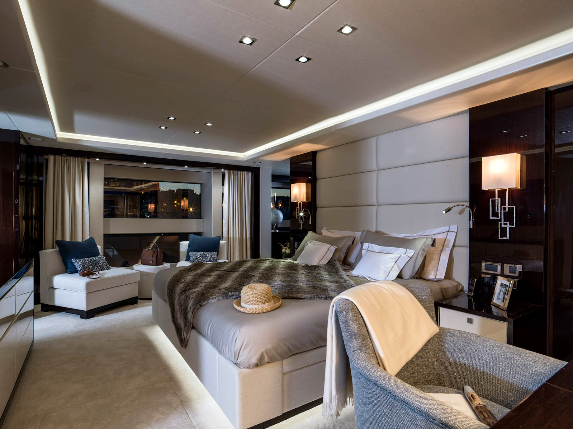 Superyacht FLEUR Master Bedroom - The Glass House at Sea