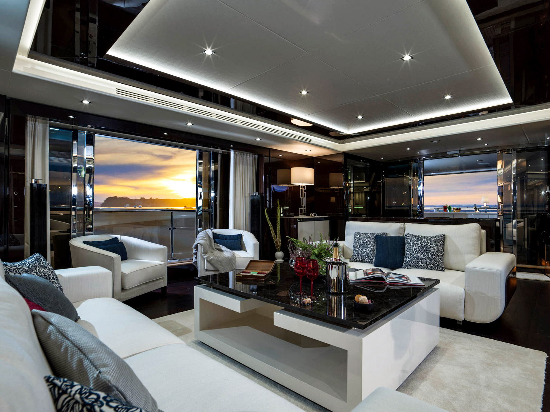 Superyacht FLEUR Salon - The Glass House at Sea
